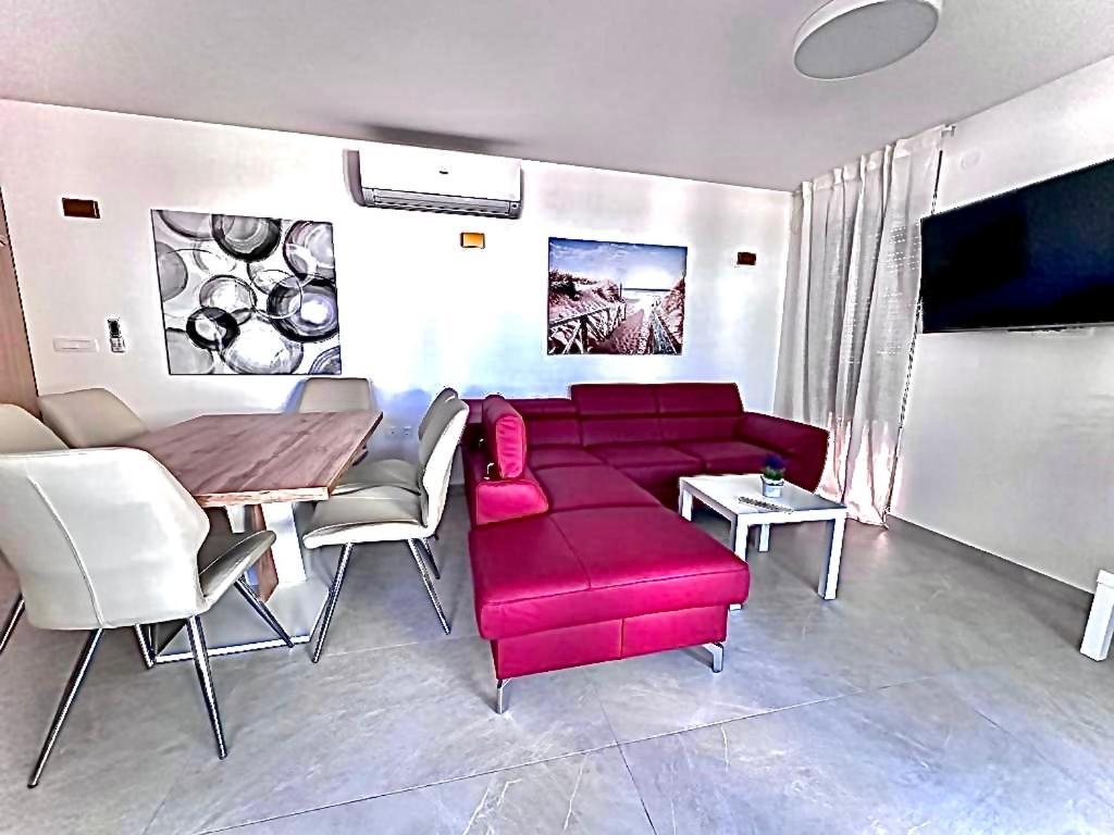 Luxury Apartments Marty Malinska Buitenkant foto