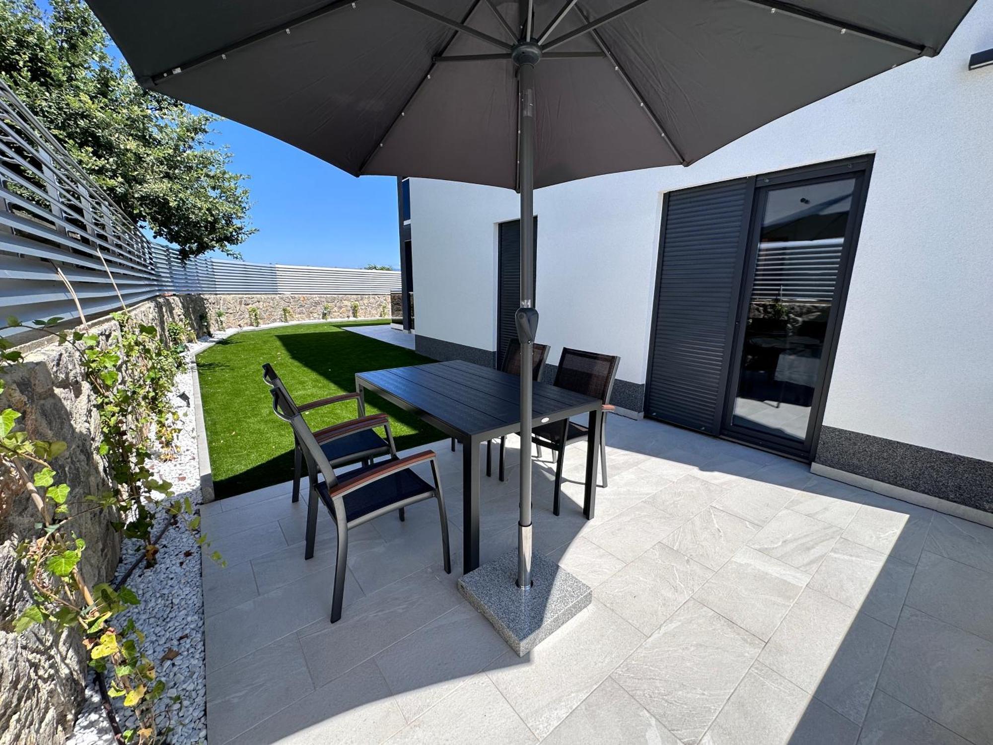 Luxury Apartments Marty Malinska Buitenkant foto