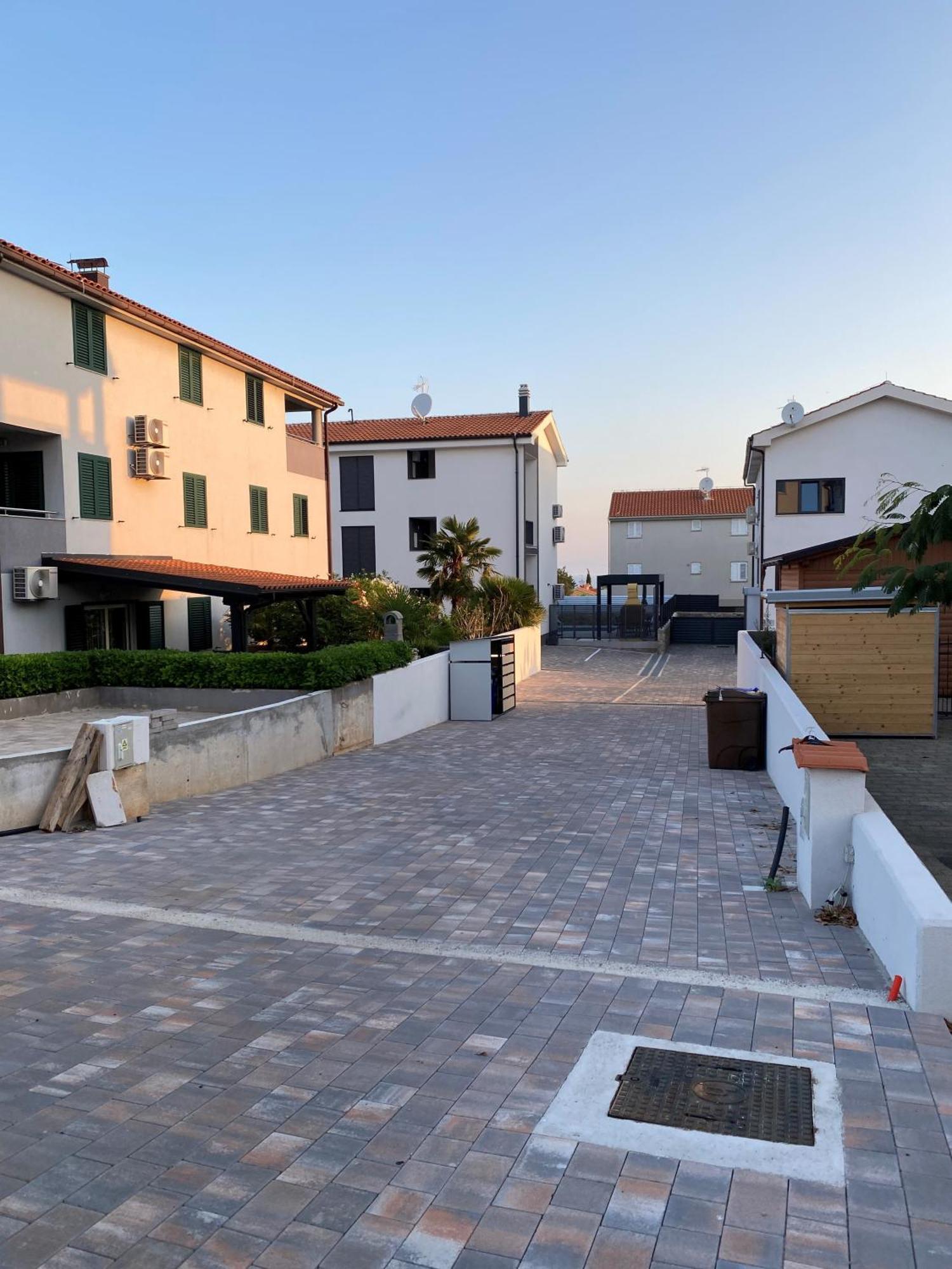 Luxury Apartments Marty Malinska Buitenkant foto