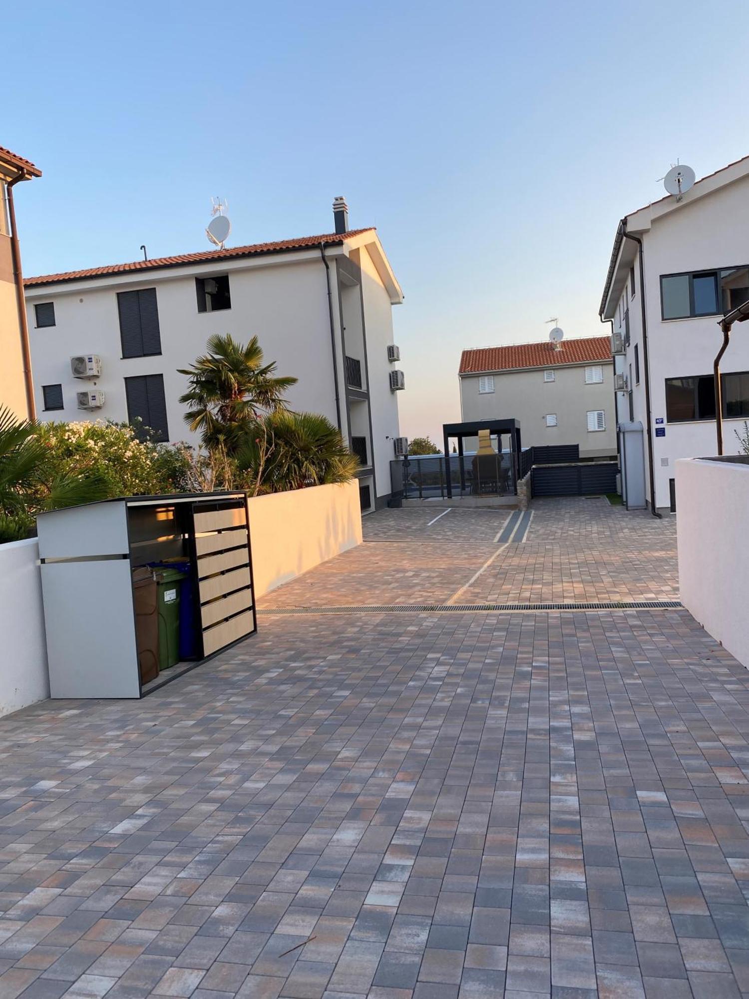 Luxury Apartments Marty Malinska Buitenkant foto