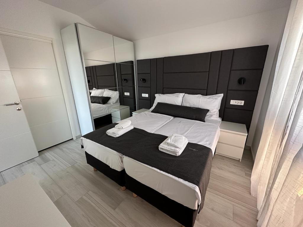 Luxury Apartments Marty Malinska Buitenkant foto